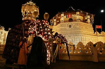 Kandy tooth Relic Temple | achinilankatravels.com